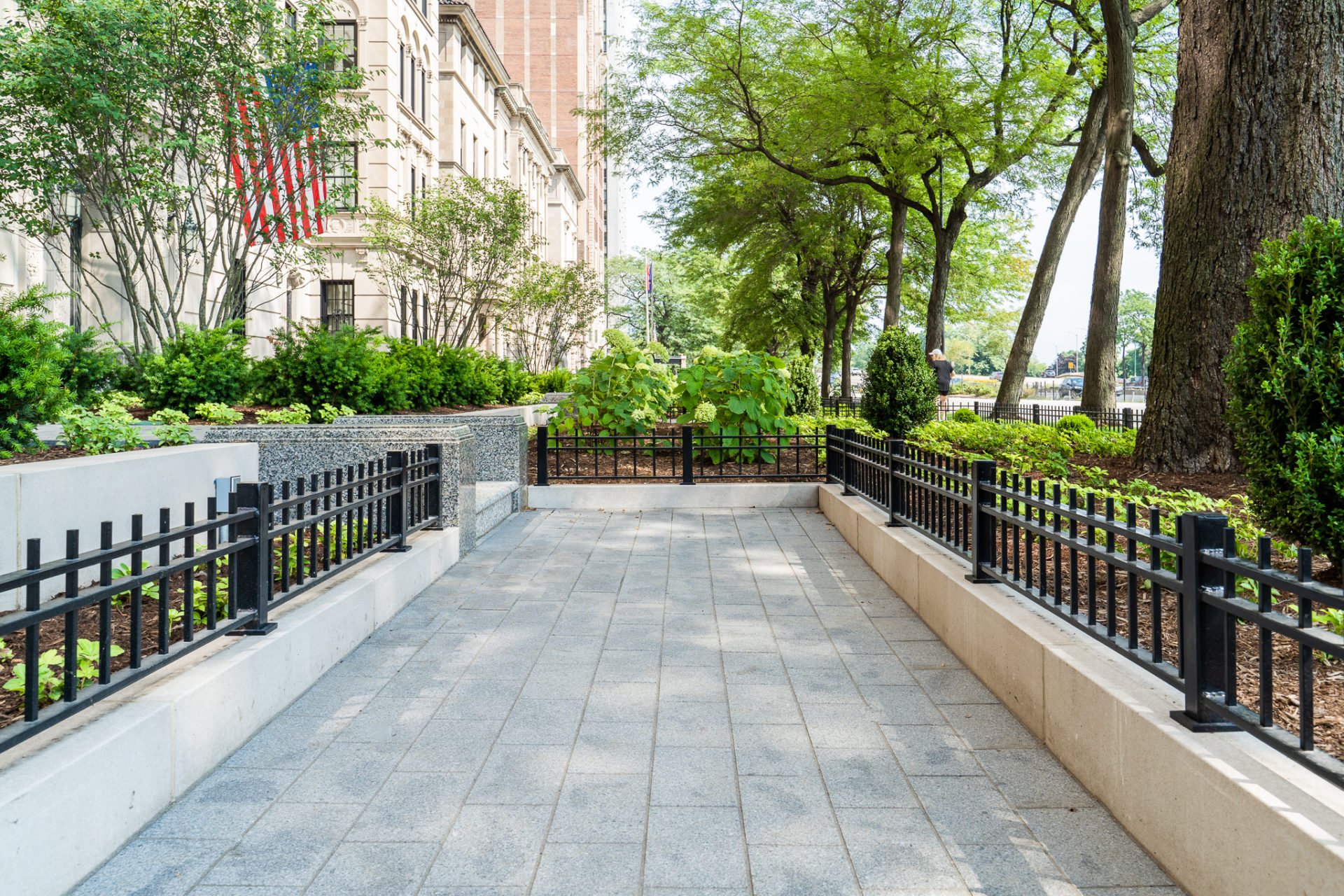 helios-construction-lakeshore-drive-building-landscaping-hardscaping-10
